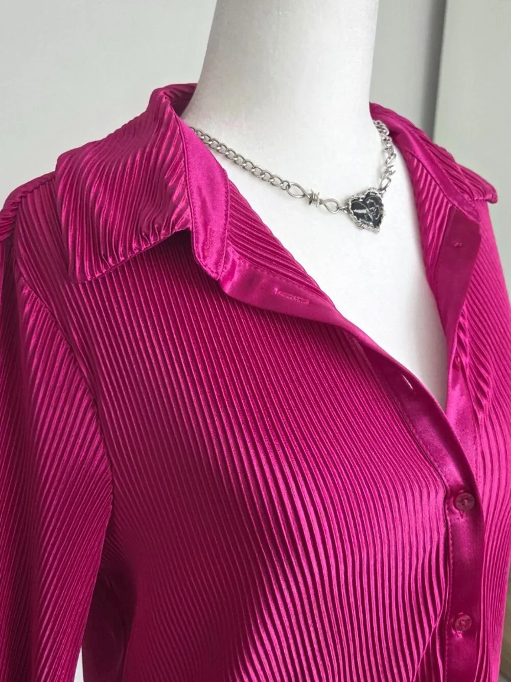 Magenta Pleated Plisse Blouse Medium Pink Satin Collared Button Down Luxury Boho - Picture 6 of 11